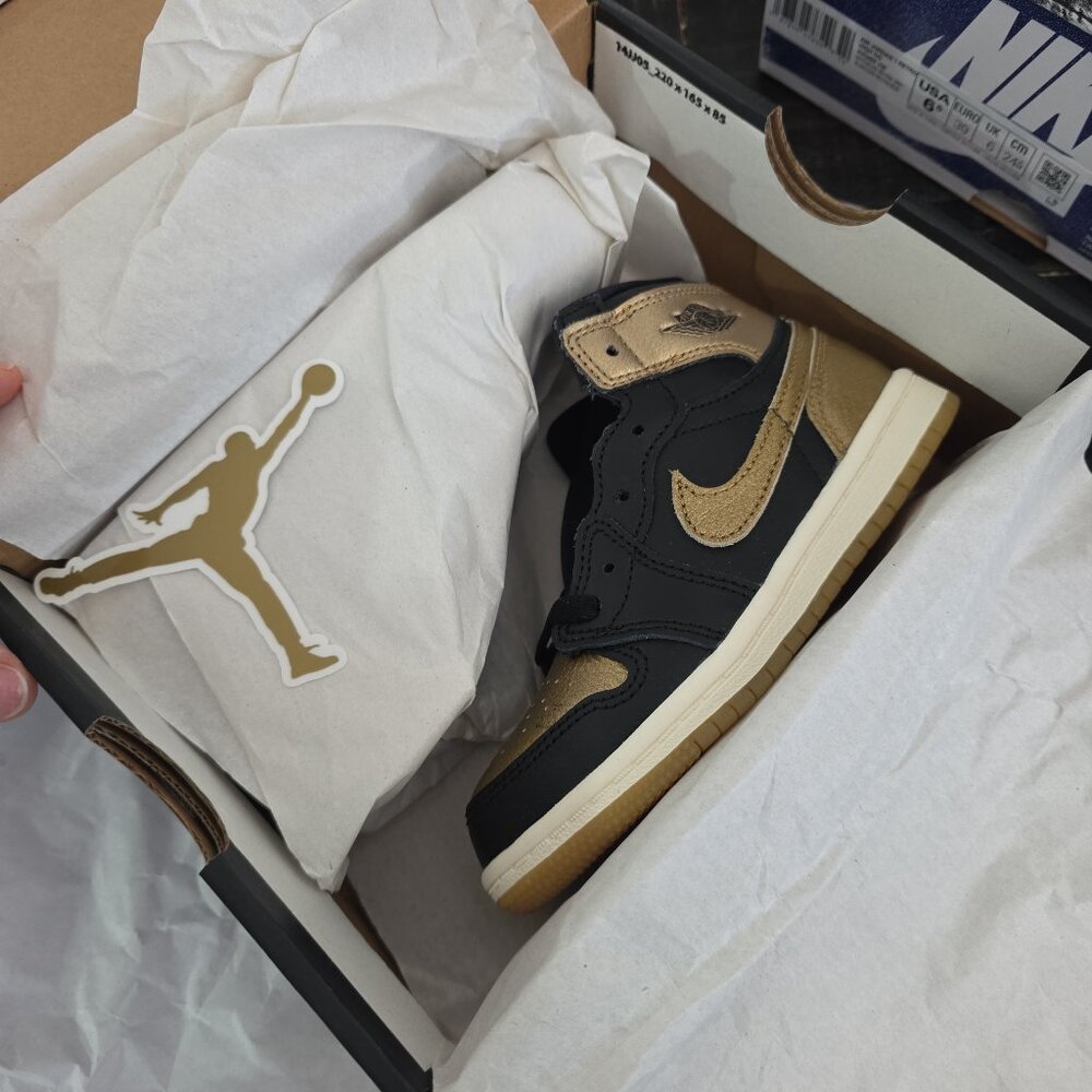 Nike Air Jordan 1 Retro High OG Toddler Size 9C Black Metallic Gold Sail